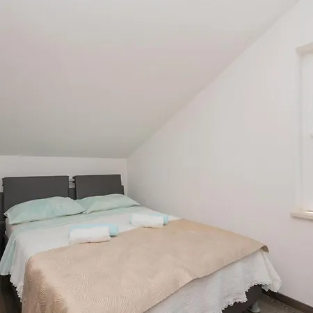 Lägenhet Cozy In With Wifi Pucisca