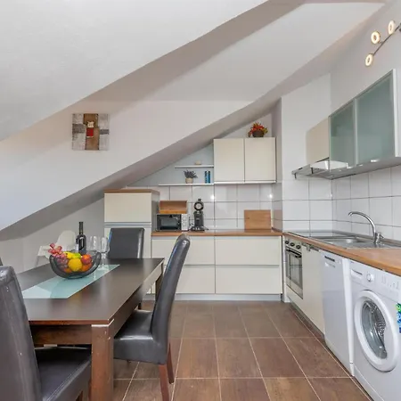 Cozy In With Wifi Lägenhet