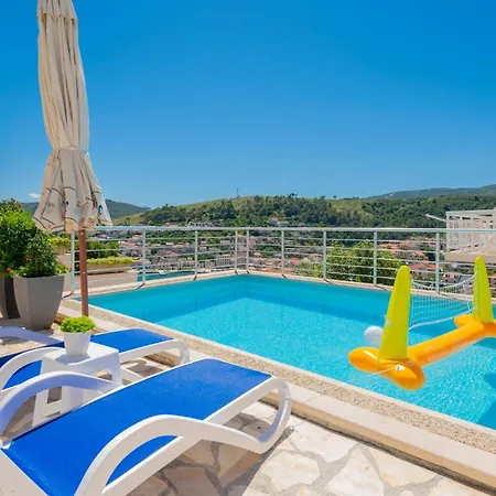 Lägenhet Cozy In With Wifi Pucisca