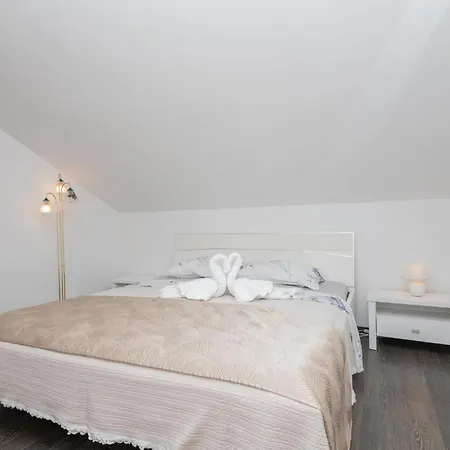 2 Bedroom Stunning In * Pucisca